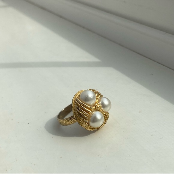 Vintage faux pearls and gold tone etched band ring. Size 7 adjustable. Used. - Picture 4 of 10